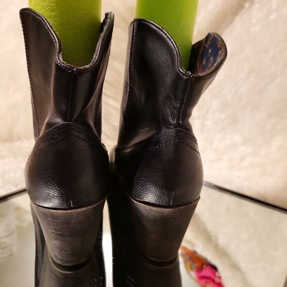 K9 rocketing, size 9 & 1/2 black in color vegan faux leather ,cloth inside,comfy - Picture 3 of 8